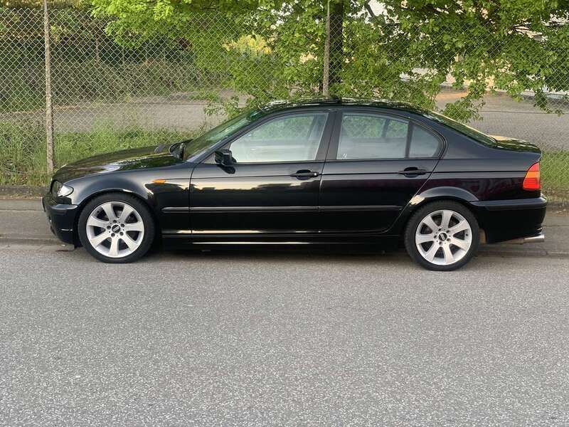 Schwarz Gebraucht 2004 BMW 318 Limousine | 900 € (Superpreis) - Bild 1/4