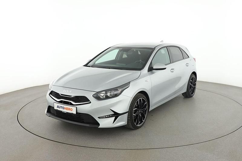 Silber Gebraucht 2024 Kia Ceed Active Limousine | 22.830 € (Guter Preis) - Bild 1/3