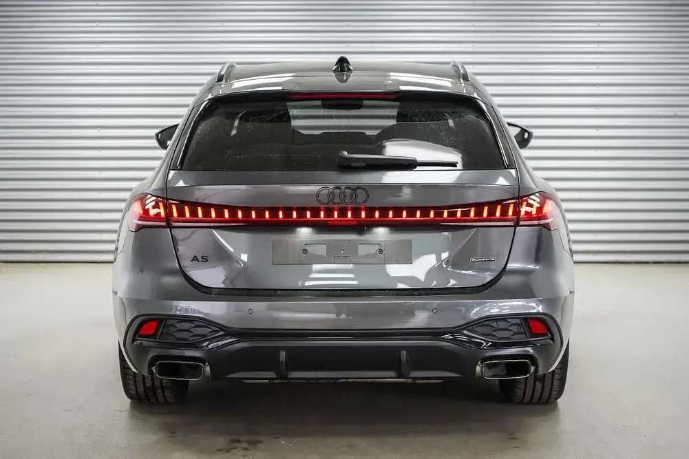Neu Audi A5 S-Line 204 PS (150 kW) 2026 Daytonagrau metallic (6y) Kombi