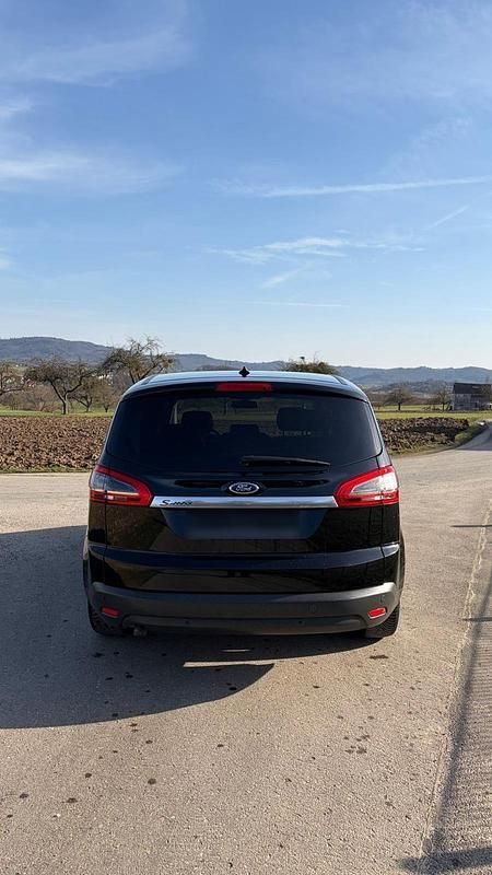 Gebraucht Ford S-MAX Titanium 140 PS (102 kW) 2014 Schwarz Van / Kleinbus