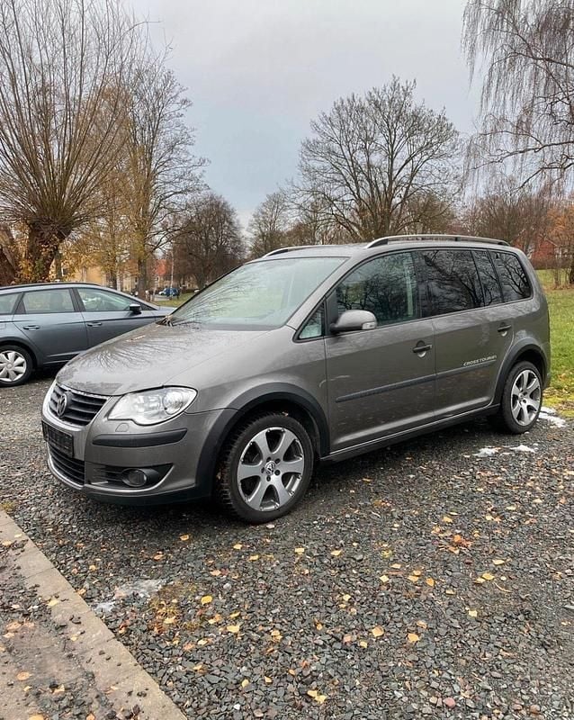 Grau Gebraucht 2009 VW Touran Cross Highline Van / Kleinbus | 5.500 € (Superpreis) - Bild 1/4