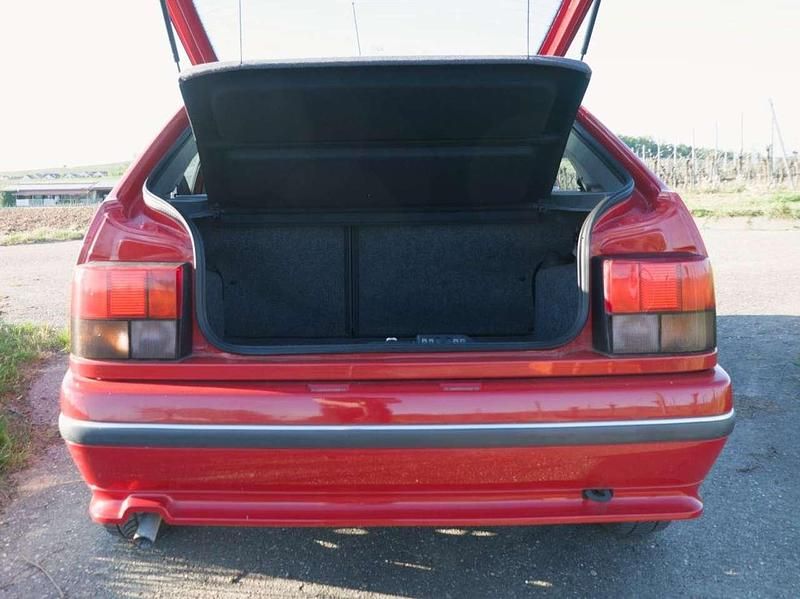 Second-hand Renault 19 73 CP (53 kW) 1991 Roșu Berlinǎ