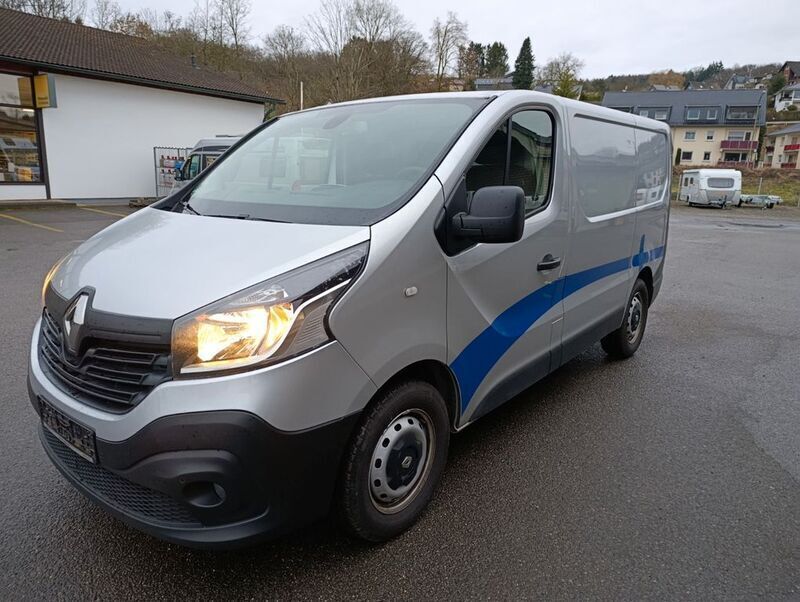 Grau Gebraucht 2018 Renault Trafic Komfort Van | 12.900 € (Guter Preis) - Bild 1/4