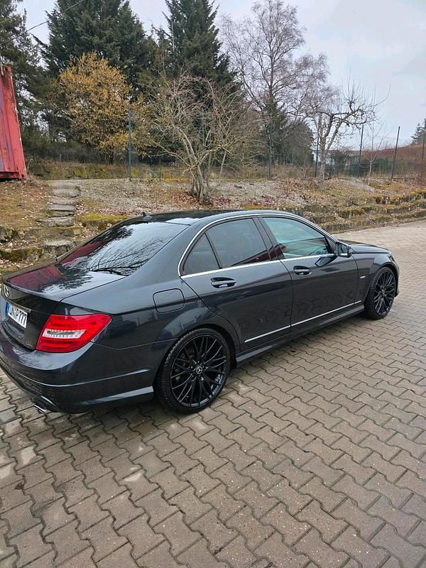 Gebraucht Mercedes C300 231 PS (169 kW) 2011 Schwarz Limousine
