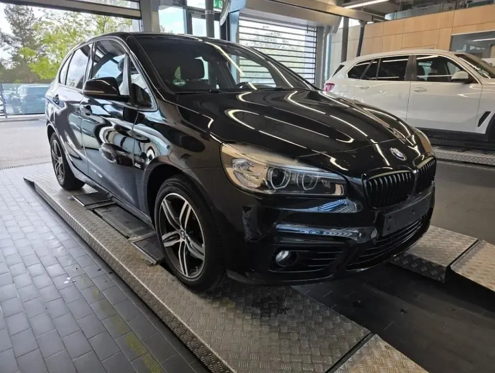 Gebraucht BMW 220 Sport Line 192 PS (141 kW) 2018 Schwarz Kombi