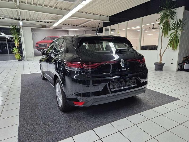 Gebraucht Renault Mégane IV Business 140 PS (102 kW) 2021 Sternenschwarz Limousine