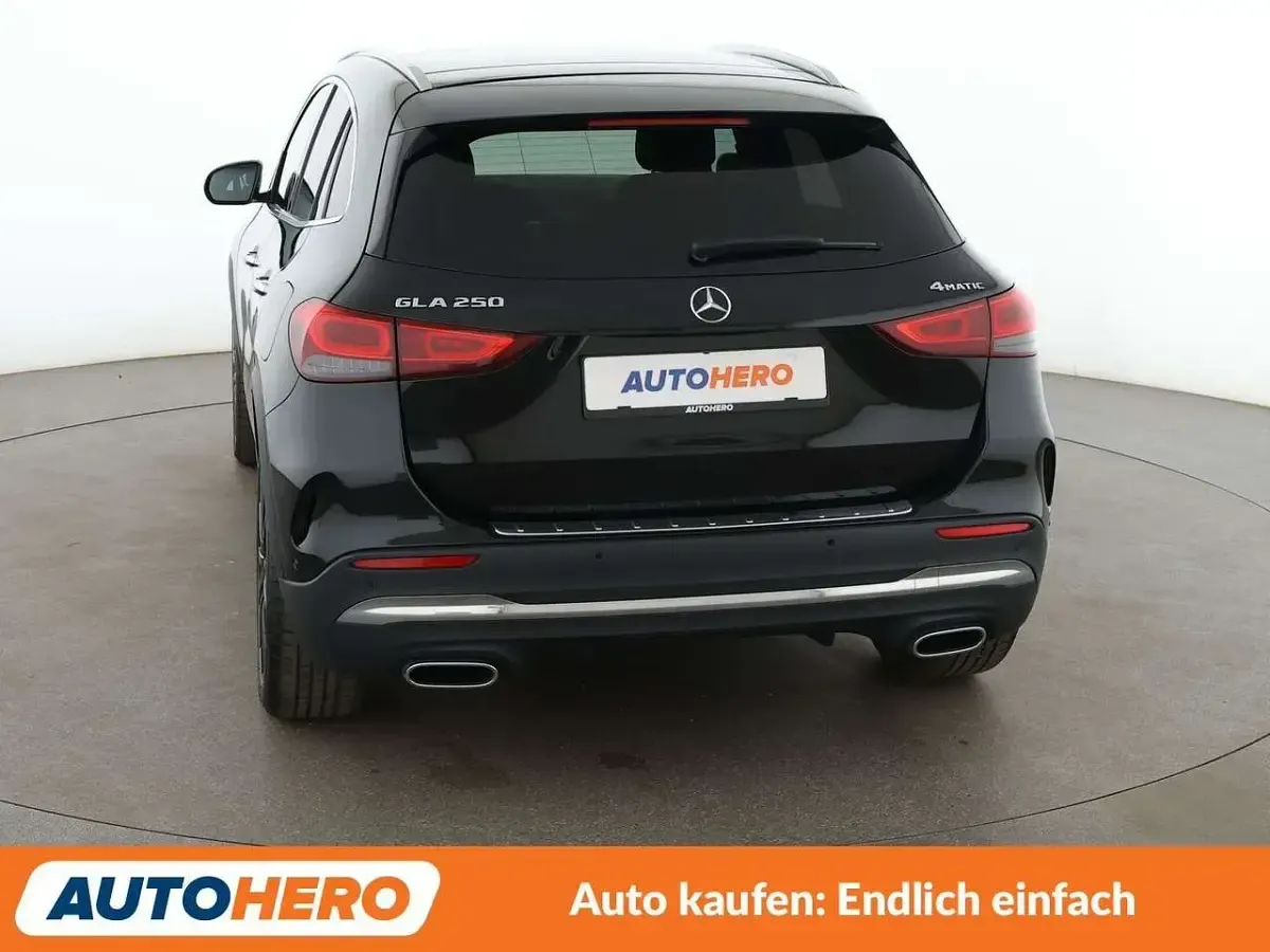 Gebraucht Mercedes GLA250 AMG line 224 PS (164 kW) 2021 Kosmosschwarz SUV