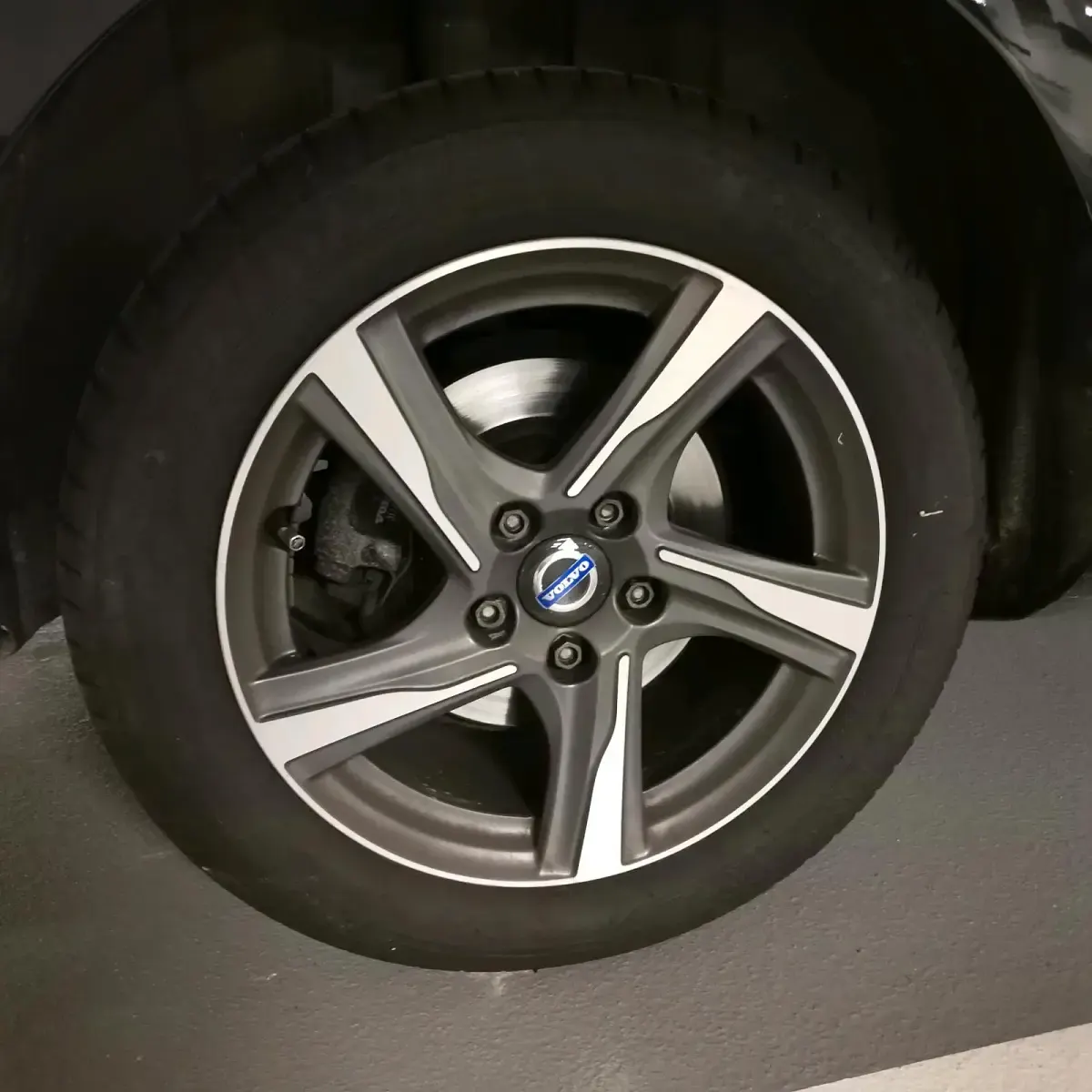 Gebraucht Volvo V40 R-Design 120 PS (88 kW) 2016 Schwarz Limousine
