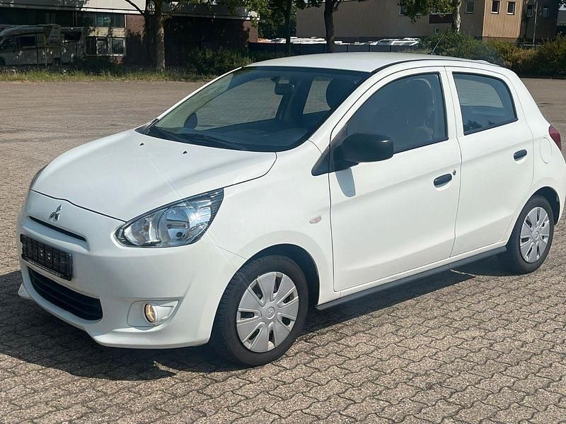 Weiß Gebraucht 2015 Mitsubishi Space Star Basis Kleinwagen | 2.900 € (Guter Preis) - Bild 1/4