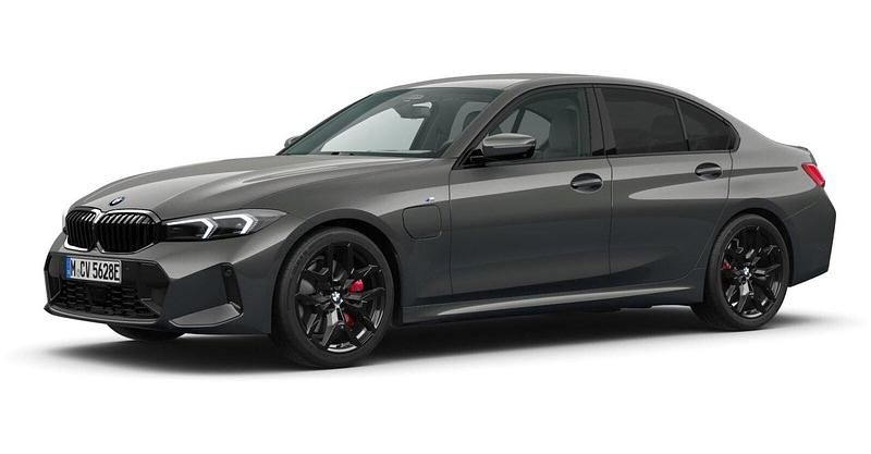 Grau Gebraucht 2025 BMW 330e Comfort Edition Limousine | 51.226 € (Guter Preis) - Bild 1/4