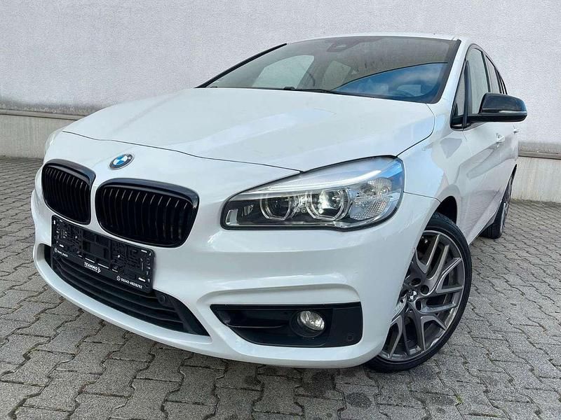 Alpinweiss iii Gebraucht 2017 BMW 220 Luxury Line Van / Kleinbus | 20.990 € (Teuer) - Bild 1/4