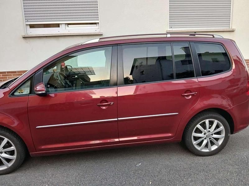 Gebraucht VW Touran Highline 105 PS (77 kW) 2012 Rot Van / Kleinbus