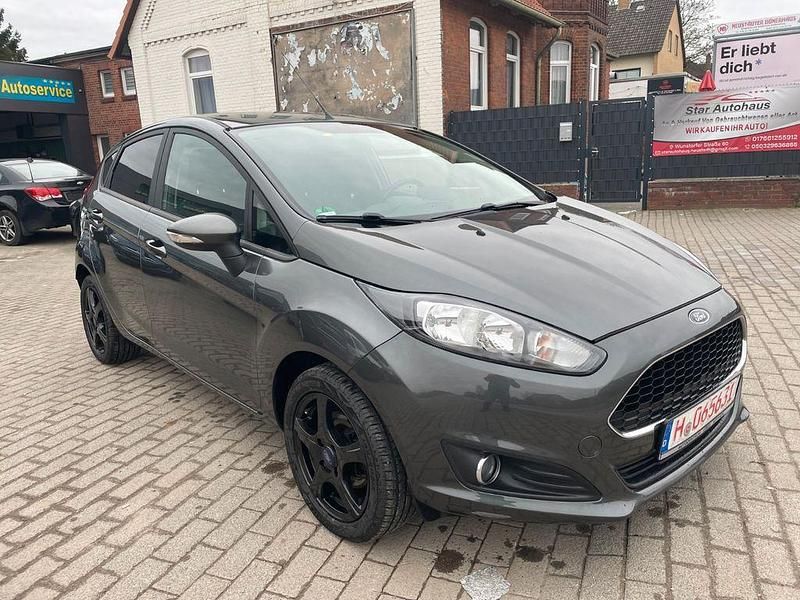 Gebraucht Ford Fiesta Celebration 101 PS (74 kW) 2016 Grau Limousine