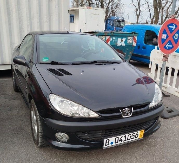 Grau Gebraucht 2003 Peugeot 206 CC Cabrio | 1.950 € (Fairer Preis) - Bild 1/4