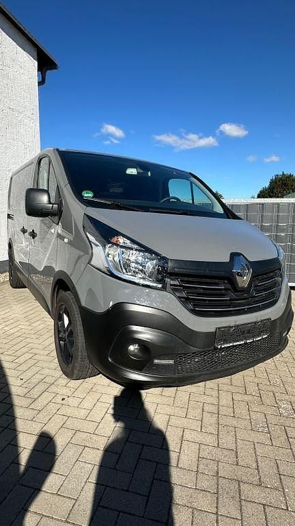 Gebraucht Renault Trafic Komfort 145 PS (106 kW) 2019 Grau Van / Kleinbus