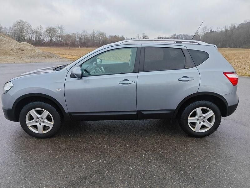 Gebraucht Nissan Qashqai I-Way 150 PS (110 kW) 2011 Silber SUV