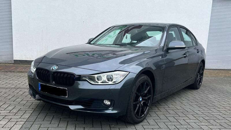 Grau Gebraucht 2012 BMW 320 Limousine | 13.290 € (Fairer Preis) - Bild 1/4