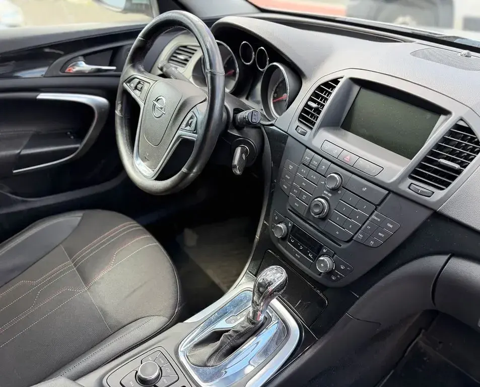 Gebraucht Opel Insignia Edition 160 PS (117 kW) 2012 Silber Kombi