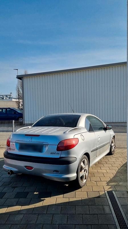 Gebraucht Peugeot 206 CC 136 PS (100 kW) 2001 Silber Cabrio