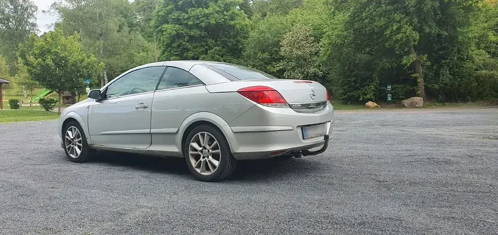 Gebraucht Opel Astra Edition 140 PS (102 kW) 2007 Silber Cabrio