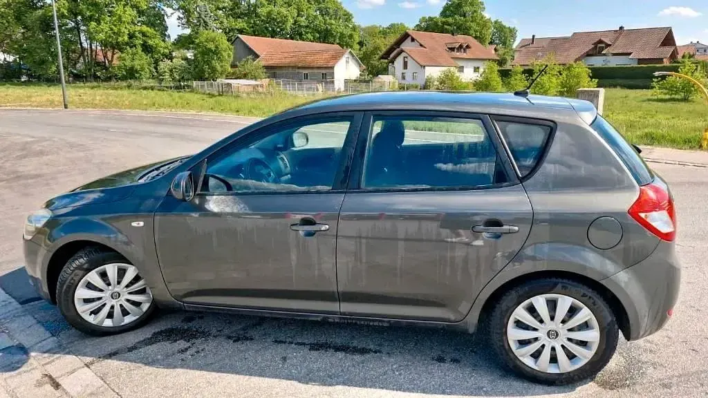Occasion Kia Ceed 90 ch (66 kW) 2011 Gris Citadine