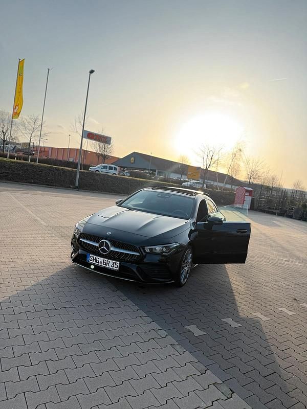 Gebraucht Mercedes CLA180 136 PS (100 kW) 2021 Schwarz Limousine