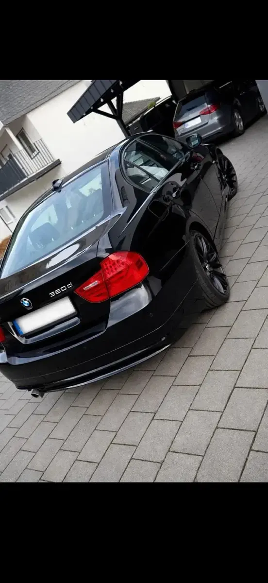 Używany BMW 320 177 KM (130 kW) 2010 Czarny Sedan/Limuzyna