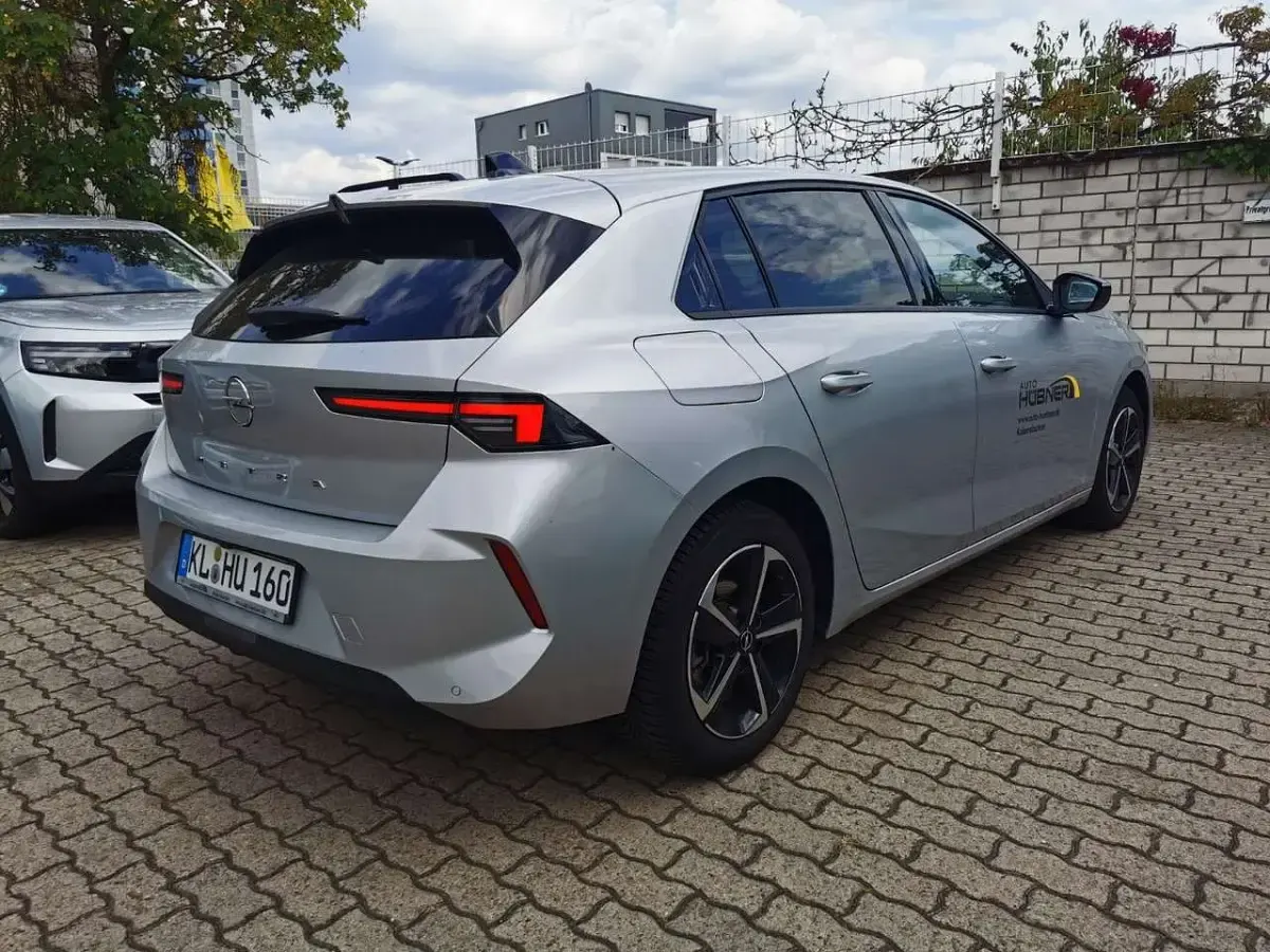 Gebraucht Opel Astra Edition 131 PS (96 kW) 2025 Kristall silber (met Limousine