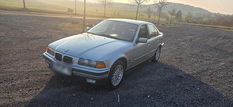 Gebraucht BMW 320 150 PS (110 kW) 1996 Silber Limousine