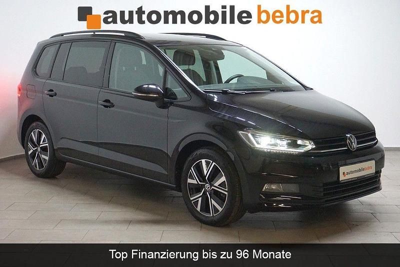 Gebraucht VW Touran Highline 150 PS (110 kW) 2023 Deepblack Van / Kleinbus