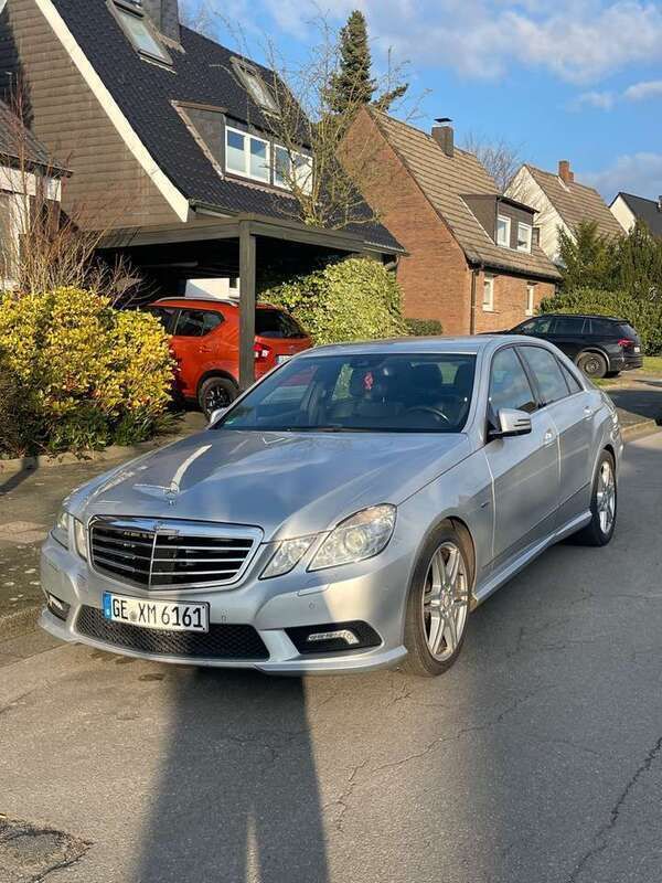 Grau Gebraucht 2009 Mercedes C350 AMG Limousine | 8.000 € (Etwas zu teuer) - Bild 1/4