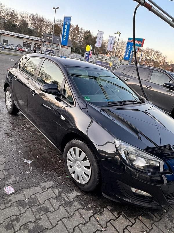 Gebraucht Opel Astra Selection 116 PS (85 kW) 2015 Schwarz Limousine