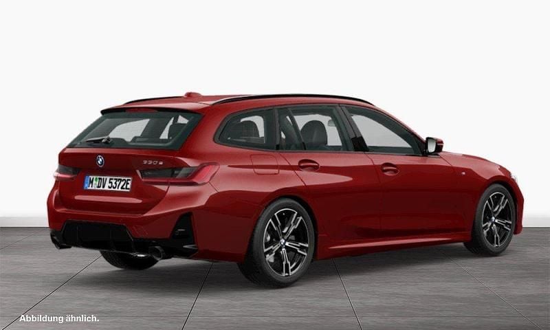 Gebraucht BMW 330e M Sport 184 PS (135 kW) 2023 Melbourne red Kombi