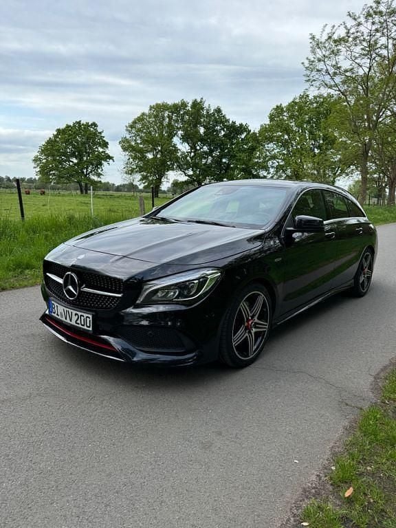 Schwarz Gebraucht 2017 Mercedes CLA250 Shooting Brake Kombi | 21.500 € (Guter Preis) - Bild 1/4