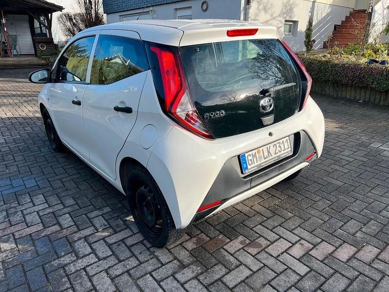 Gebraucht Toyota Aygo Business Edition 72 PS (52 kW) 2019 Weiß Kleinwagen