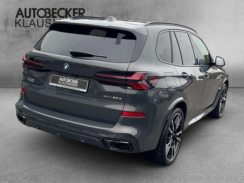 Neu BMW X5 M Sport 489 PS (359 kW) 2025 Grau SUV