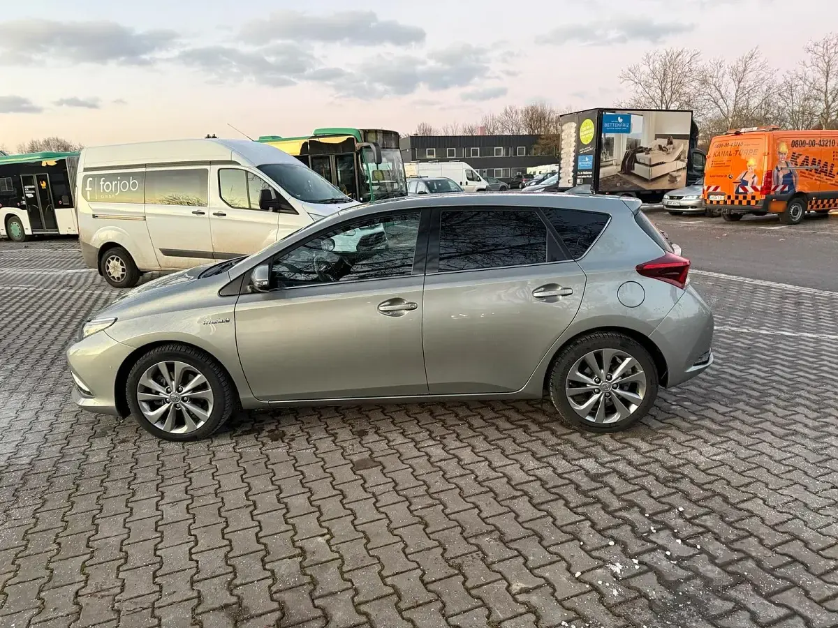 Gebraucht Toyota Auris Hybrid 136 PS (100 kW) 2017 Kleinwagen