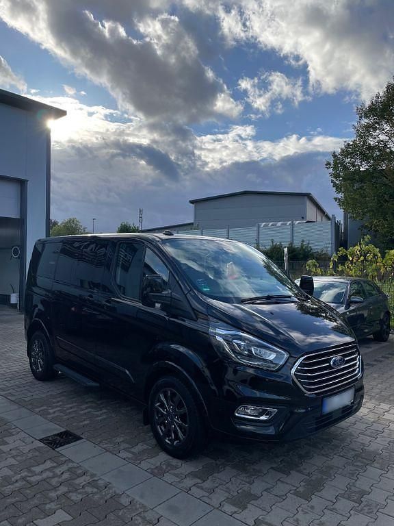 Schwarz Gebraucht 2021 Ford Tourneo Custom Titanium X Van | 39.950 € (Fairer Preis) - Bild 1/4