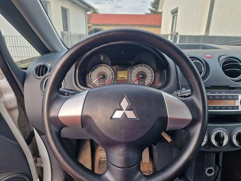 Gebraucht Mitsubishi Colt 95 PS (69 kW) 2012 Weiß Kleinwagen