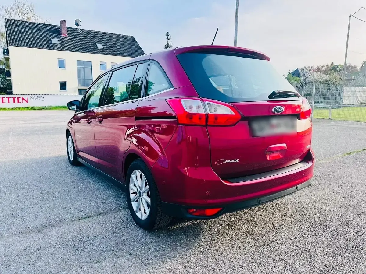 Używany Ford Grand C-Max 150 KM (110 kW) 2017 Czerwony Minivan