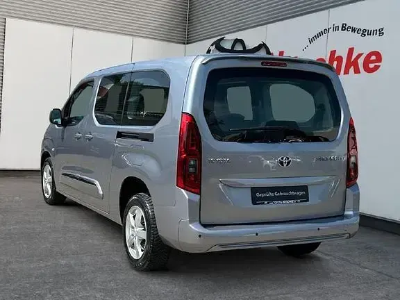 Gebraucht Toyota Proace Verso City 110 PS (80 kW) 2021 Bismutsilber Kombi