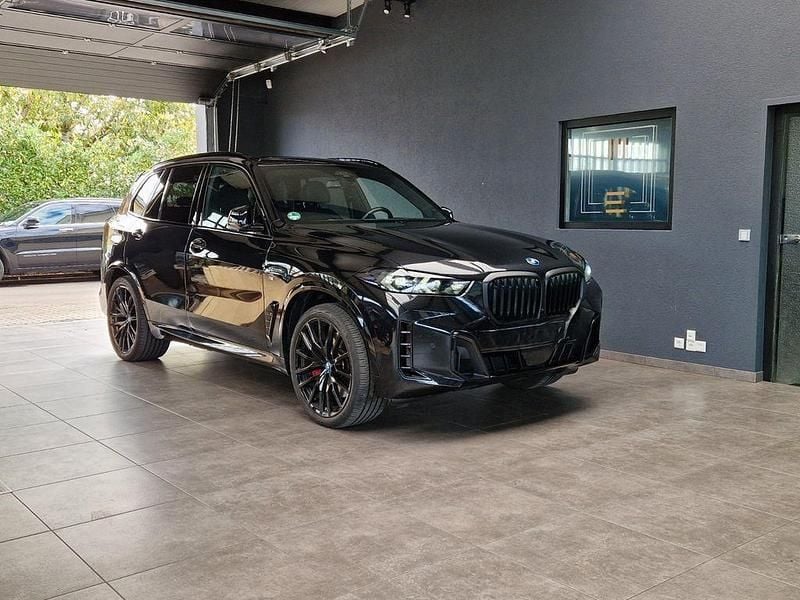 Schwarz Gebraucht 2023 BMW X5 M Sport SUV | 93.950 € - Bild 1/4