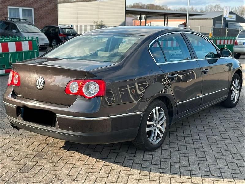 Gebraucht VW Passat 150 PS (110 kW) 2005 Braun Kombi