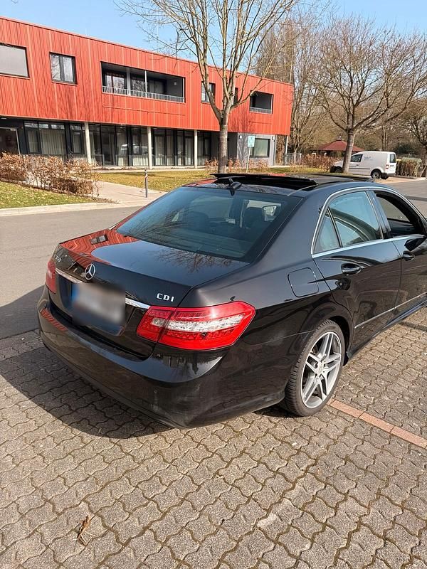 Gebraucht Mercedes E350 AMG 231 PS (169 kW) 2010 Blau Limousine
