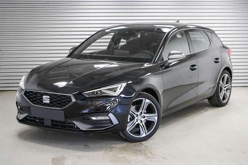 Midnight black metallic (0e) Neu 2025 Seat Leon FR Limousine | 28.491 € (Guter Preis) - Bild 1/4
