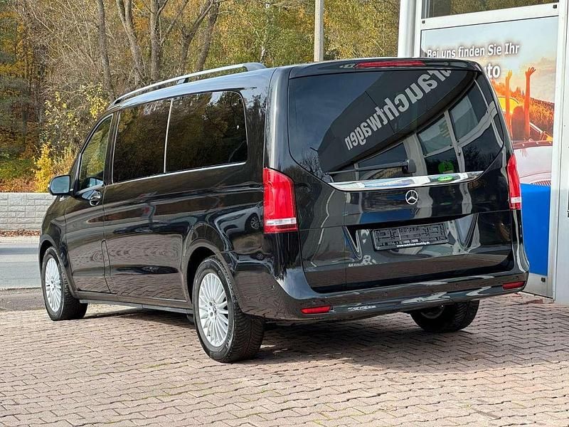 Gebraucht Mercedes V300 237 PS (174 kW) 2024 Obsidianschwarz Van / Kleinbus