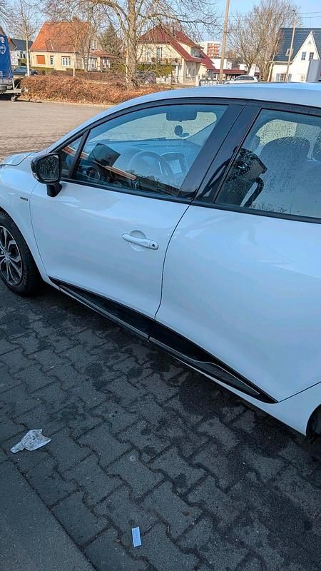 Gebraucht Renault Clio IV 73 PS (53 kW) 2018 Weiß Kleinwagen