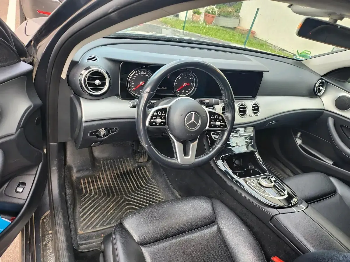 Gebraucht Mercedes E220 194 PS (142 kW) 2019 Grau Limousine
