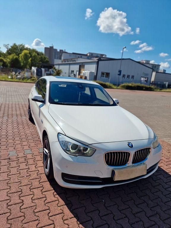 Braun Gebraucht 2014 BMW 530 Gran Turismo Sport Line Limousine | 17.800 € (Etwas zu teuer) - Bild 1/4