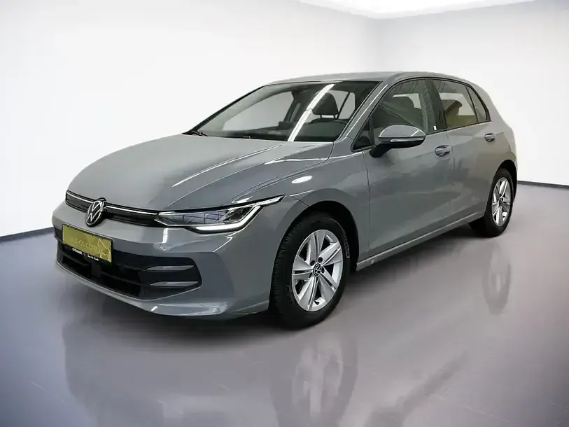 Gebraucht VW Golf VIII Life 150 PS (110 kW) 2025 Mondsteingrau Limousine